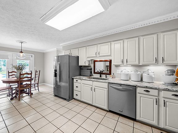 4th image of 1215 Bark Ridge Cir