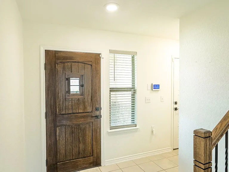 5527 Castle Brook Dr — Photo 7