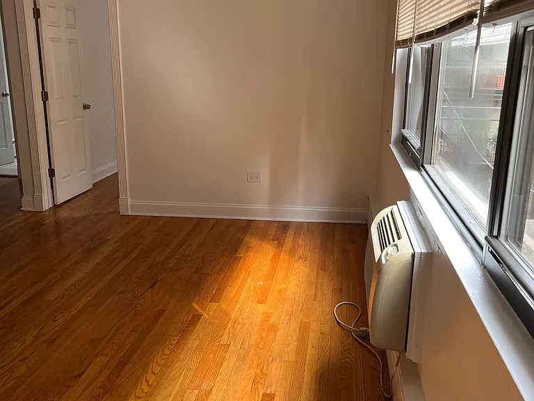 7608 N Rogers Ave #203 — Photo 7