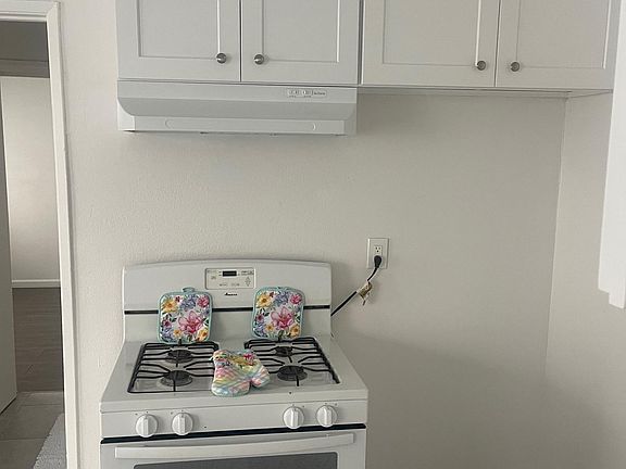 4th image of 7051 Coldwater Canyon Ave APT 7