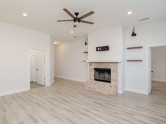 4th image of 520 Mustang Ln