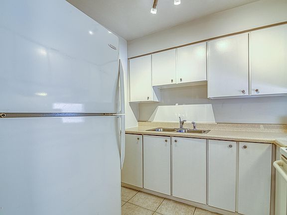 5th image of 2020 N Atlantic Ave #406