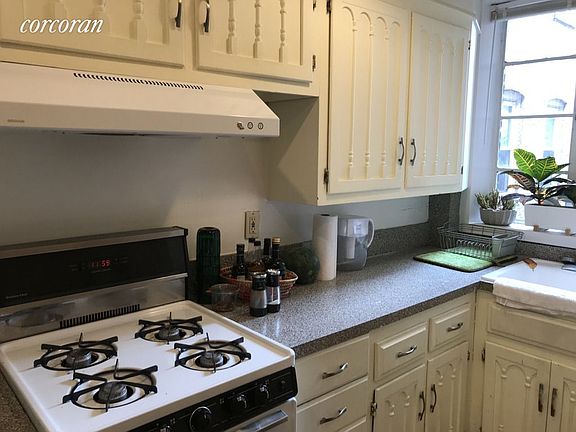 3rd image of 17 Columbia Pl APT 3