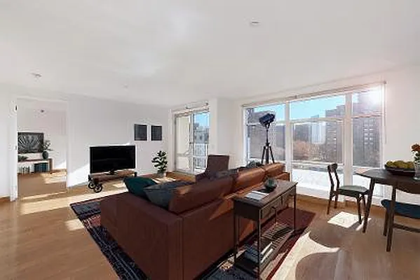 Rented by Luxus Manhattan Realty | media 12
