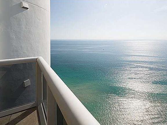 4th image of 18001 Collins Ave #4408