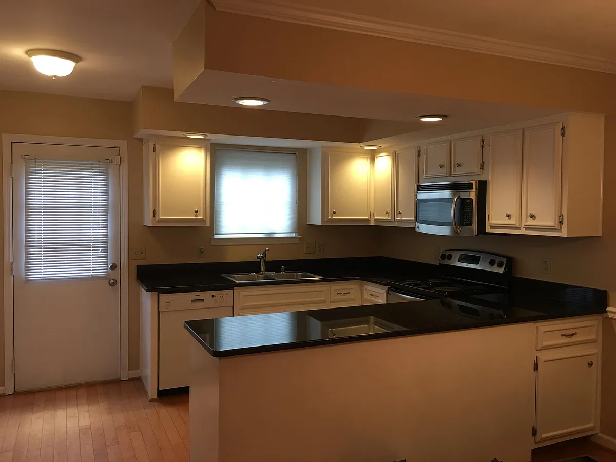 Building Photo - 2709 Linmar Ave #7