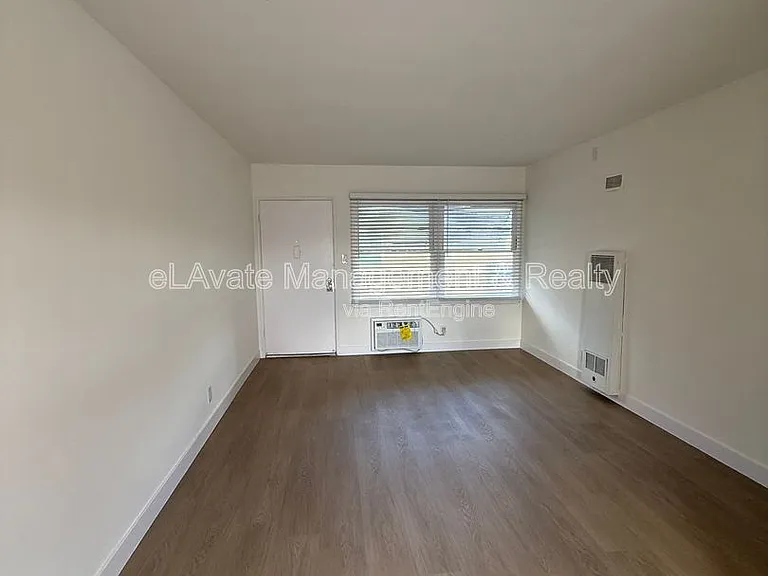 14119 Gilmore St #5 — Photo 11