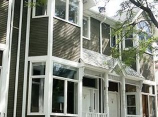 1002 W Barry Ave, Chicago, IL 60657