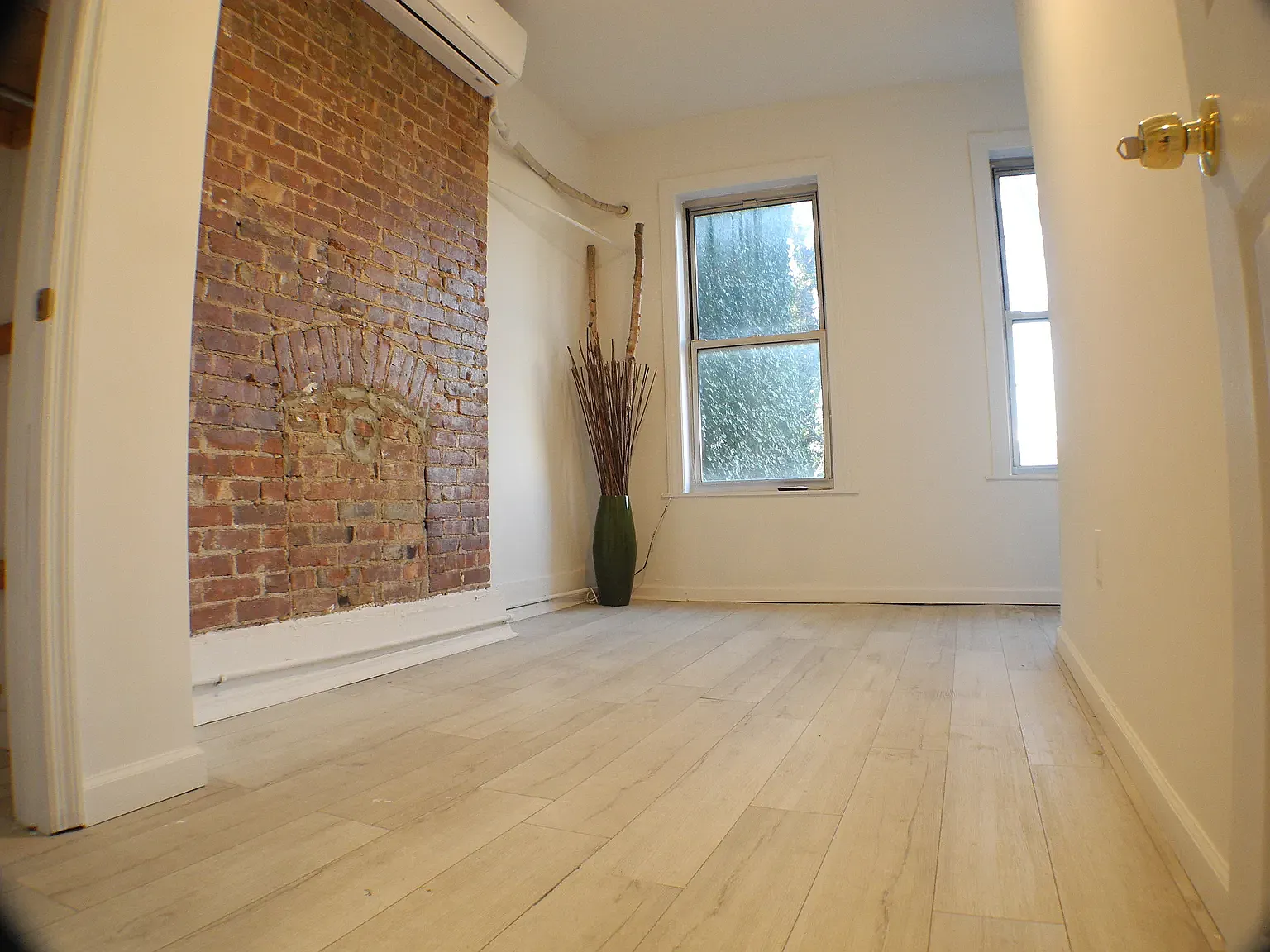 12-09 Jackson Avenue — Photo 4