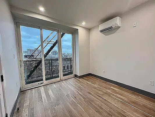 4th image of 209 Montrose Ave #5C
