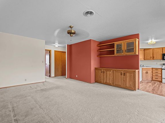 5th image of 300 E 25th St Unit 9