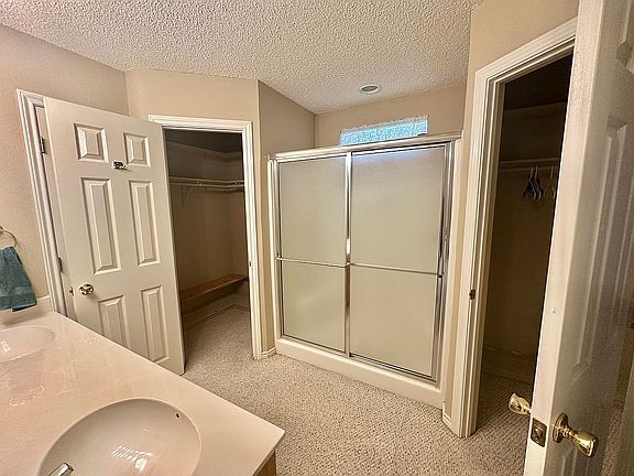 MB - 2 walk-in closets