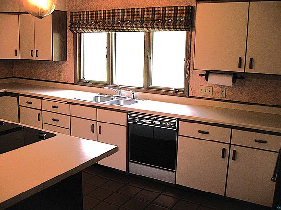 3rd image of 5154 N Tischer Rd