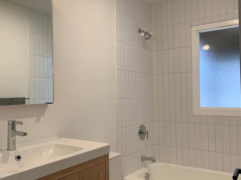 601 E Washington St — Photo 16