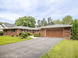 3 Golfview Pl, Dekalb, IL 60115
