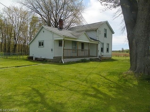 Great country farmhouse on private acre  in Jefferson school district