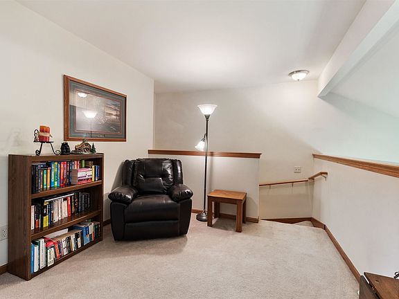 5th image of 887 N Cumberland Ln
