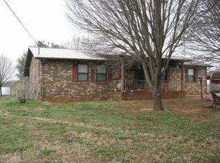 918 Owl Hollow Rd, Belvidere, TN 37306