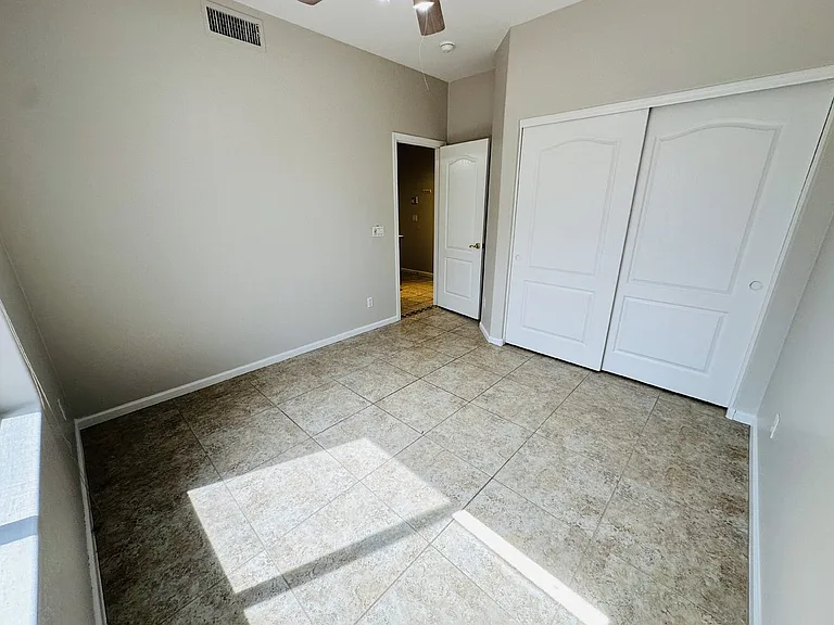672 W Raven Dr — Photo 22