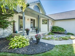 3022 Lindsay Ln, Port Huron, MI 48060