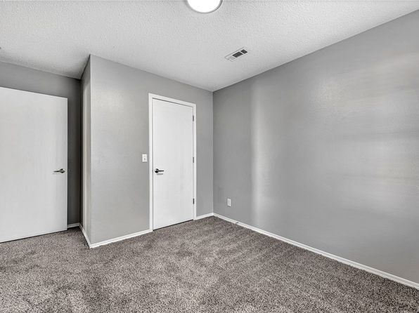 fayetteville-arkansas-448578802 picture