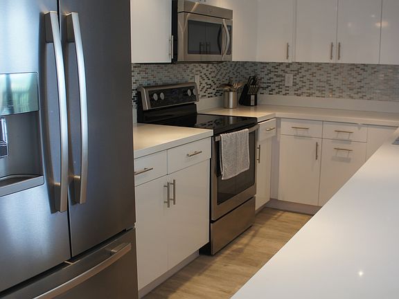 3rd image of 2401 Collins Ave APT 1108