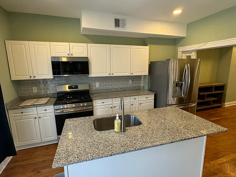 809 N Luzerne Ave — Photo 6