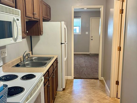 3rd image of 311 E Washington St APT 1
