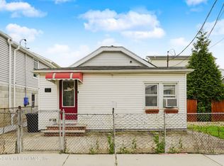 12 Milbank Rd, Staten Island, NY 10306