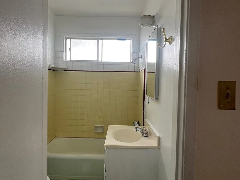 873 N Hoover St #1/2 — Photo 7