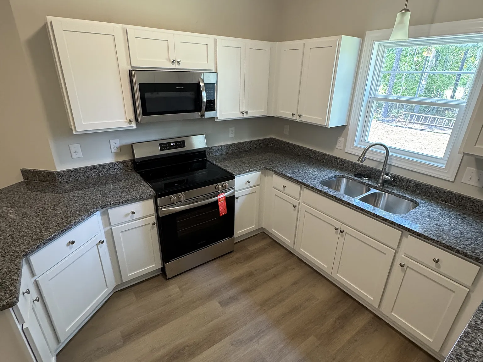 3 bed, 2.5 bath, 1569 sqft, $1,850 — Photo 3