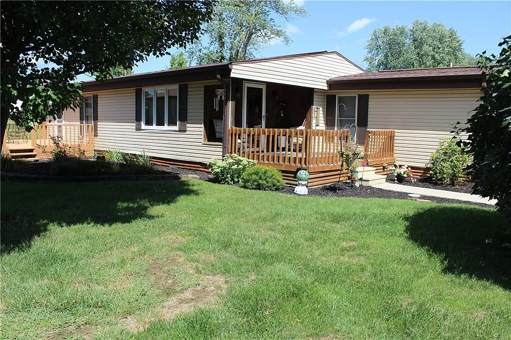 1043 Avenue C St photo 1