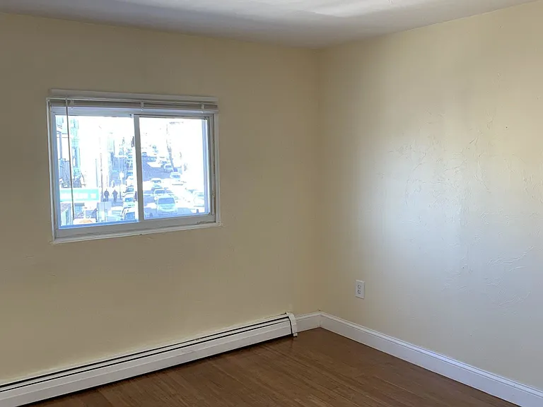 233 London St #3 — Photo 19