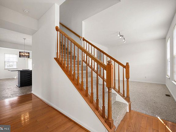 3rd image of 2 Waterford Ln