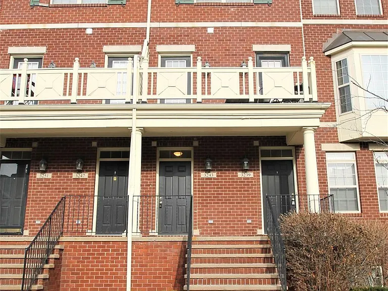 3243 Camden Dr #118 — Photo 2