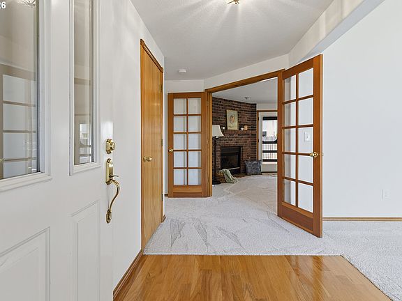 5th image of 618 NE 156th Ave