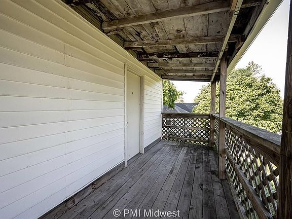 4th image of 516 W Memorial Dr