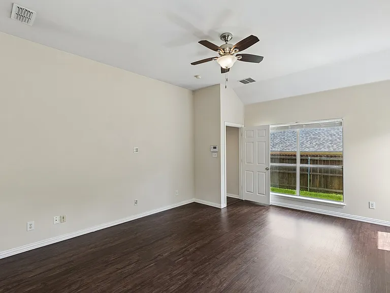 1905 Trevor Ct — Photo 18