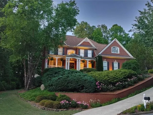 203 Cedarhurst Dr, Canton, GA 30115