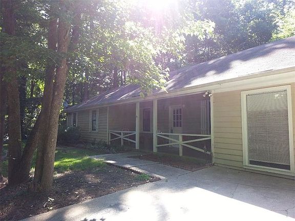 3rd image of 617 Sherry Ln