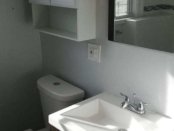 4th image of 47 Park Pl APT 2