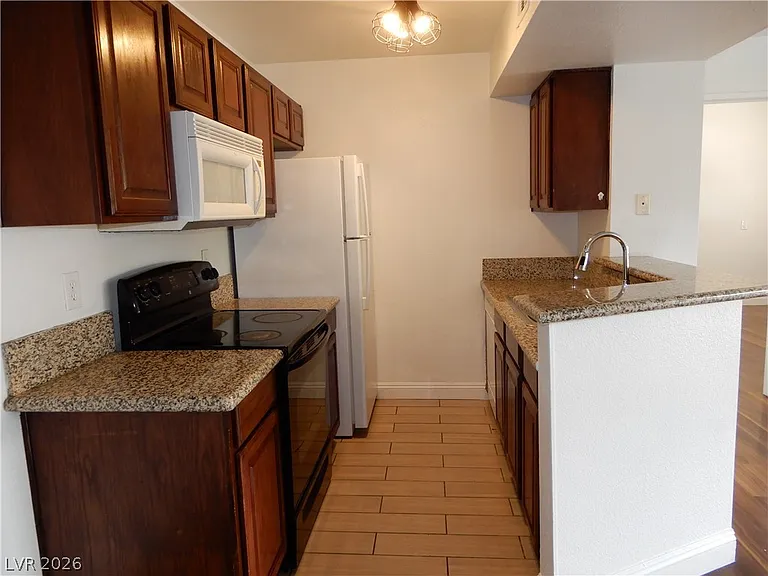 5122 S Jones Blvd #201 — Photo 4