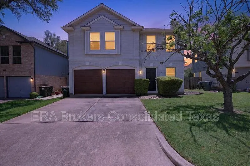 3 bed, 2.5 bath, 1744 sqft, $2,299 — Photo 2