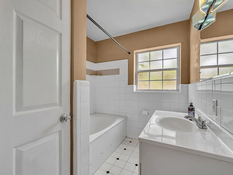 1816 Mizell Ave — Photo 26