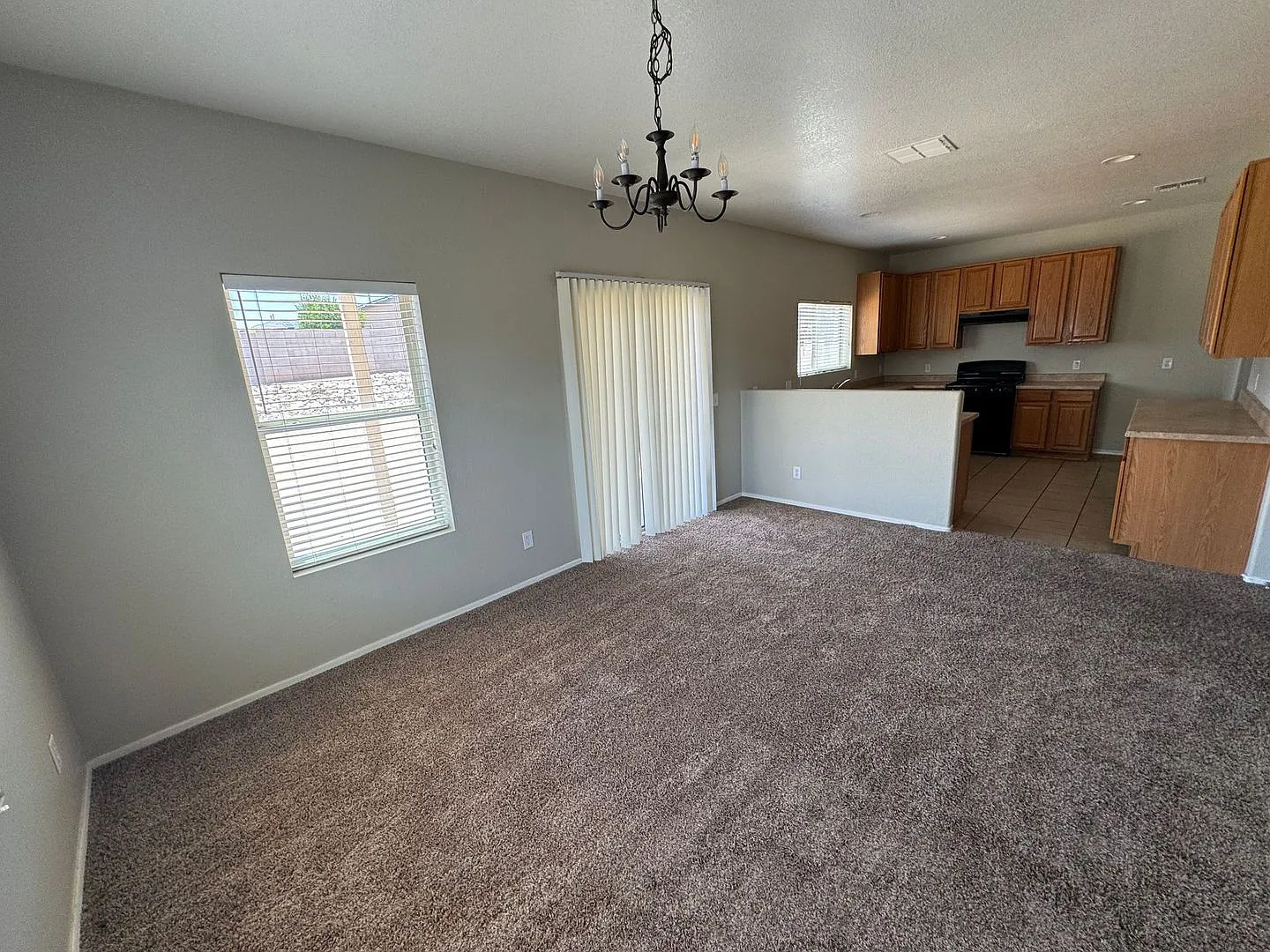 3 Bedroom - 2.5 Bath - 2010 Sq. Ft. - Sahuarita Home — Photo 4