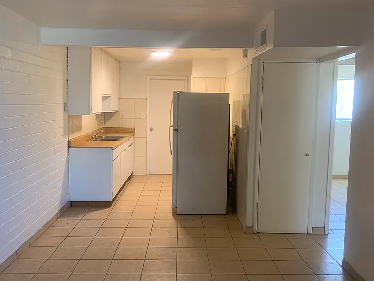 4904 S 13th Ave — Photo 2
