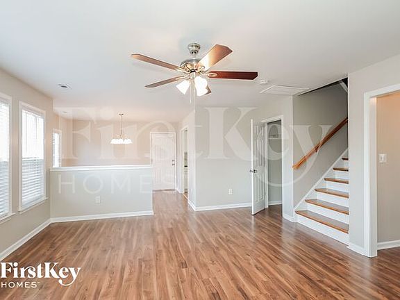 3rd image of 237 Autumn Woods Blvd