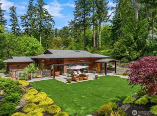 11012 Skinner Rd NE, Bainbridge Island, WA 98110