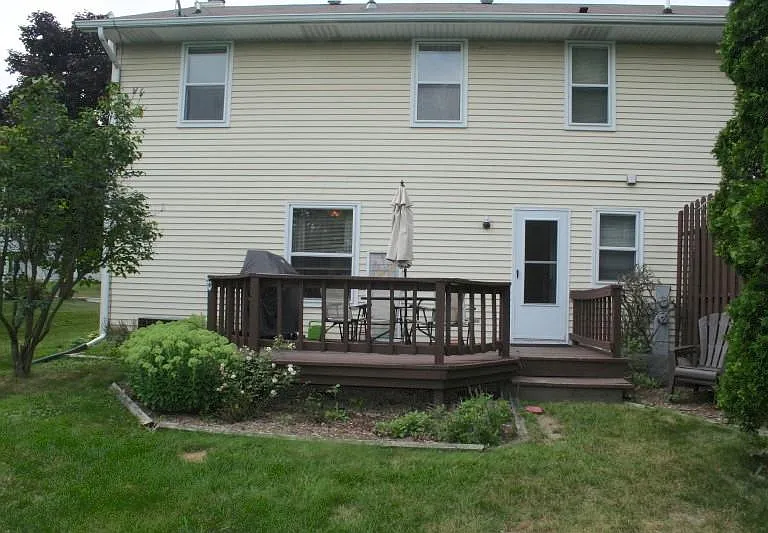 525 Maple St — Photo 21