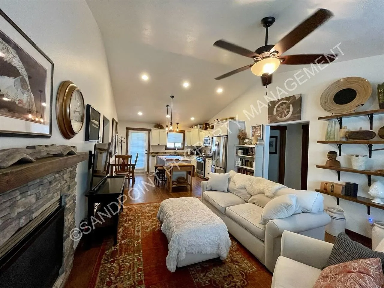 3 bed, 1250 sqft, $2,400 — Photo 4